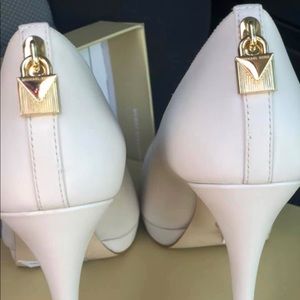Michael Kors Shoes - Michael Kors nude pumps Michael Kors Shoes - Michael Kors nude pumps